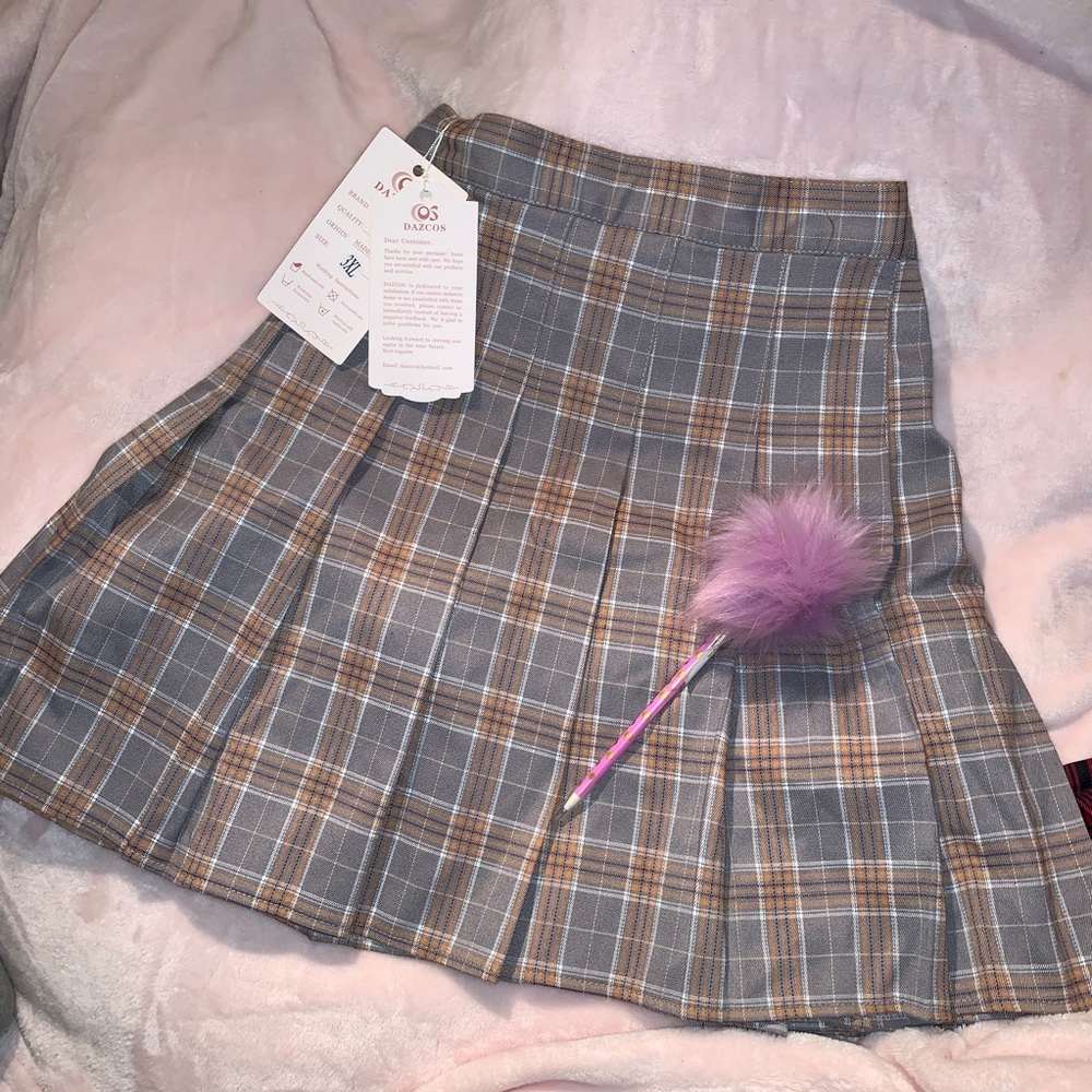 pleated skirt